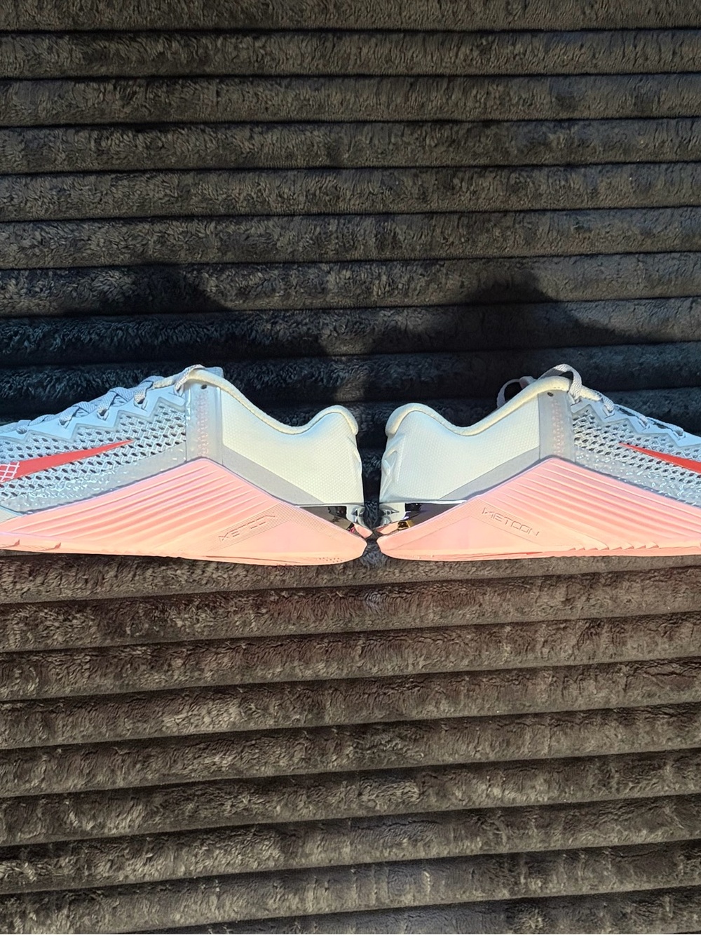 Nike Metcon 6 'Football Grey Arctic Punch' AT3160-001 Women's Shoes (size 9) - Picture 3 of 10